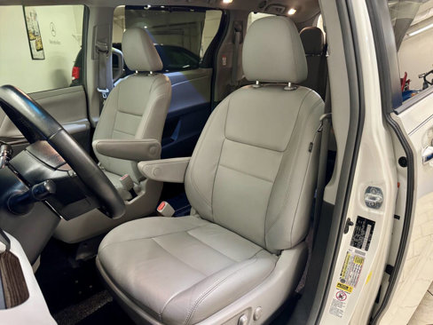 Used 2015 Toyota Sienna XLE image 14