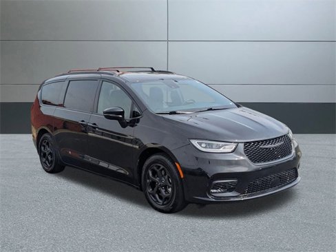 Used 2024 Chrysler Pacifica Premium image 8