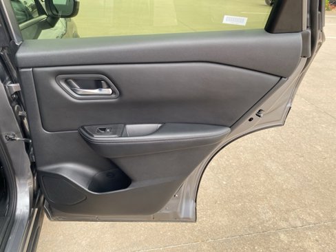 Used 2024 Nissan Rogue SV image 20