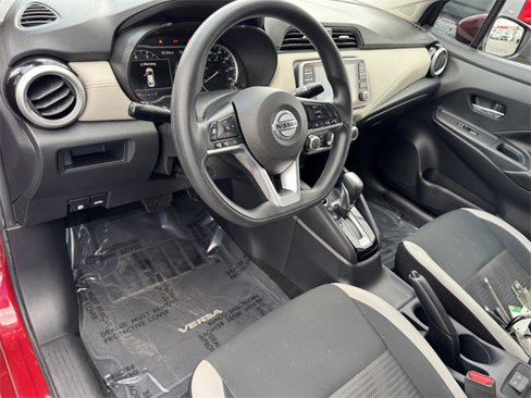 Used 2020 Nissan Versa SV image 10