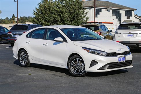 Used 2024 Kia Forte LXS image 2