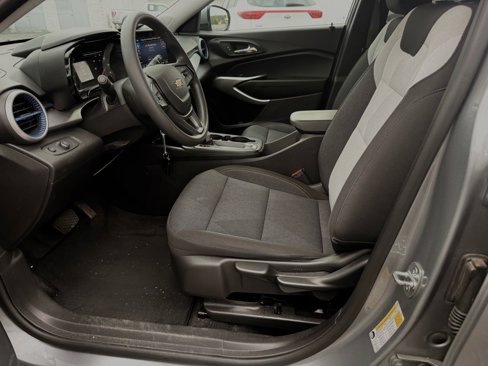 Used 2024 Chevrolet Trax LS w/ LS Convenience Package image 10