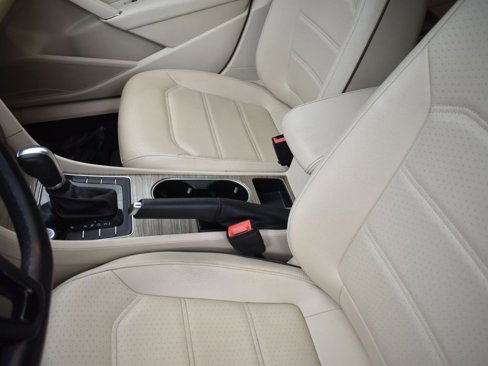 Used 2018 Volkswagen Passat 2.0T SE image 13