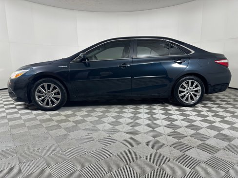 Used 2016 Toyota Camry XLE image 2