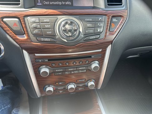 Used 2020 Nissan Pathfinder Platinum image 23