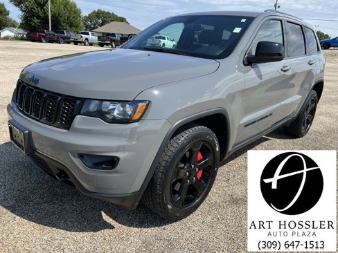 Used 2020 Jeep Grand Cherokee Laredo image 1