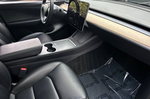 Used 2022 Tesla Model Y Long Range image 14