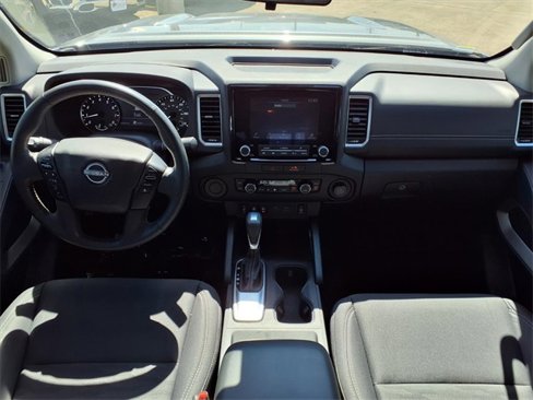 Used 2022 Nissan Frontier SV image 3