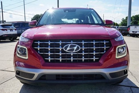 Used 2022 Hyundai Venue Limited image 9