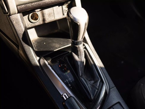 Used 2018 Toyota Corolla LE image 32