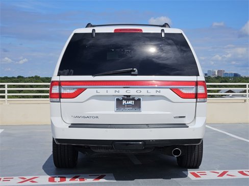Used 2016 Lincoln Navigator Reserve image 6