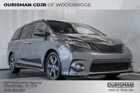 Used 2017 Toyota Sienna SE image 1