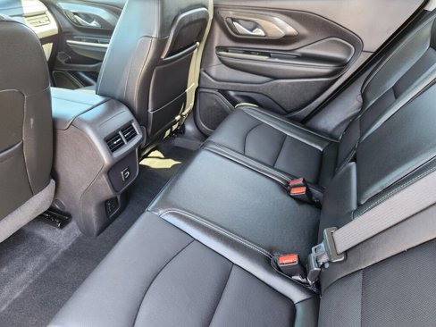 Used 2024 GMC Terrain SLT image 9