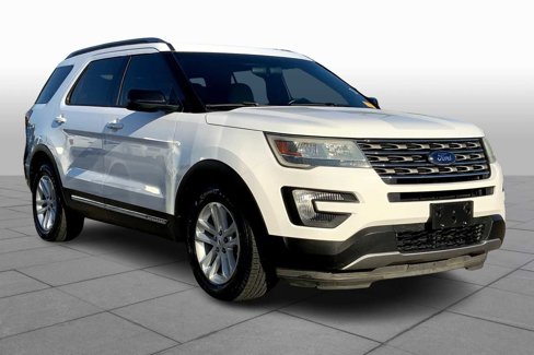 Certified 2016 Ford Explorer XLT image 2