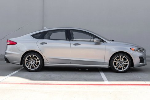 Used 2020 Ford Fusion SEL image 2