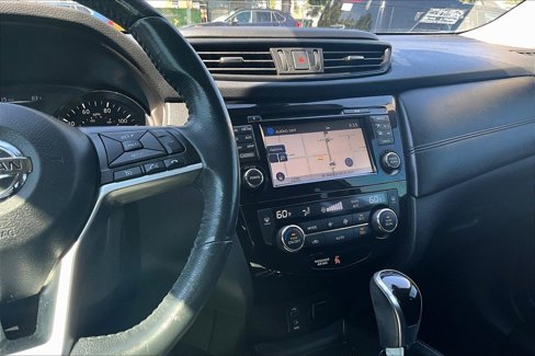 Used 2017 Nissan Rogue SL w/ SL Premium Package image 6
