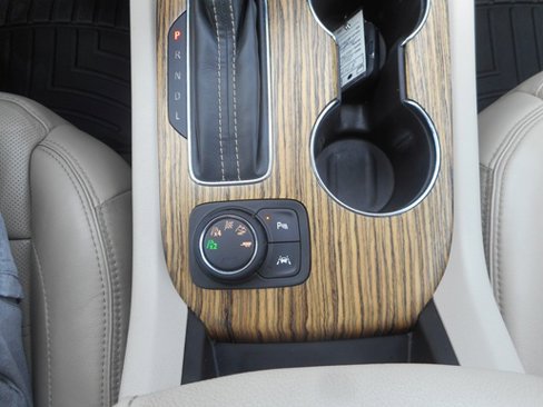 Used 2017 GMC Acadia Denali w/ Technology Package image 16