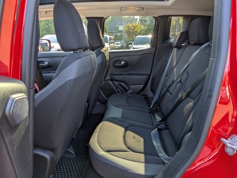 Used 2022 Jeep Renegade Latitude w/ Sun/Sound Group image 30