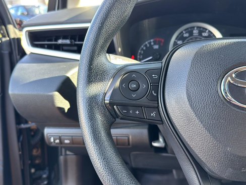 Used 2020 Toyota Corolla LE image 18