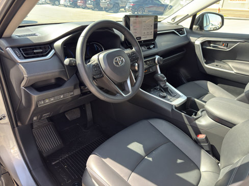 Used 2023 Toyota RAV4 XLE Premium image 13
