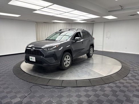 Used 2019 Toyota RAV4 LE image 3