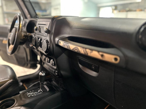 Used 2014 Jeep Wrangler Unlimited Sahara image 16