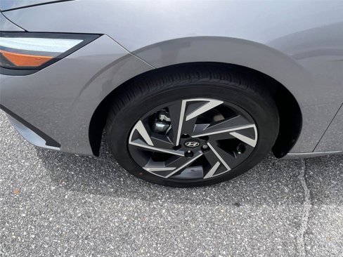 New 2025 Hyundai Elantra Sport image 12