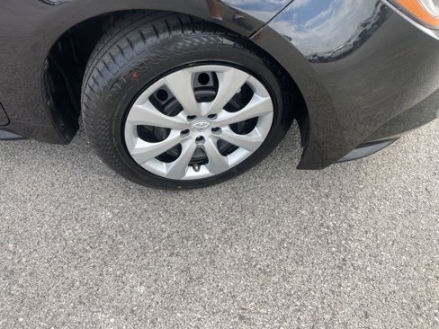 Used 2021 Toyota Corolla LE image 15