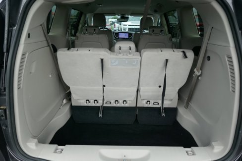 Used 2021 Chrysler Pacifica Touring-L image 18