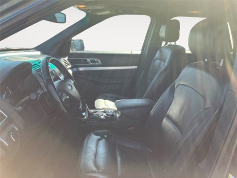 Used 2017 Ford Explorer XLT w/ Equipment Group 202A image 9