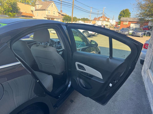 Used 2014 Chevrolet Cruze LT image 18