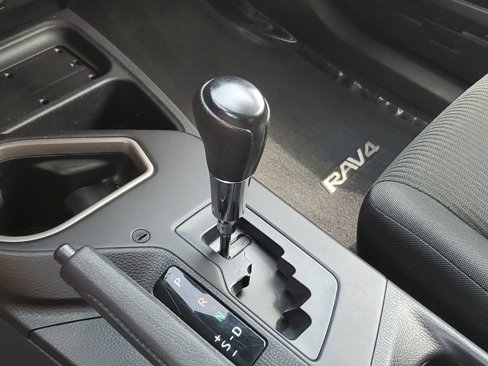 Used 2018 Toyota RAV4 LE image 27