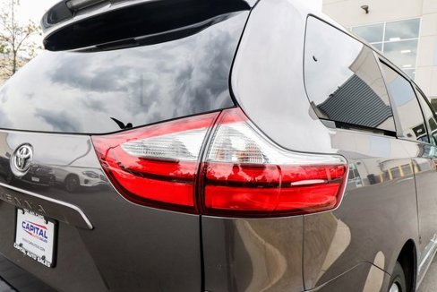 Used 2015 Toyota Sienna LE image 22