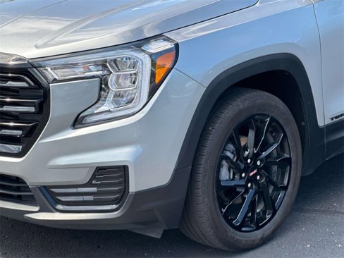 Certified 2024 GMC Terrain SLE w/ Driver Convenience Package image 8