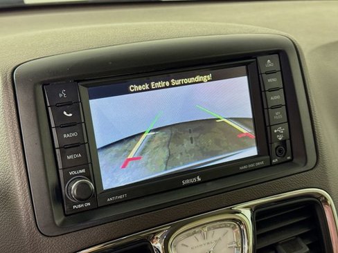 Used 2016 Chrysler Town & Country Touring image 16