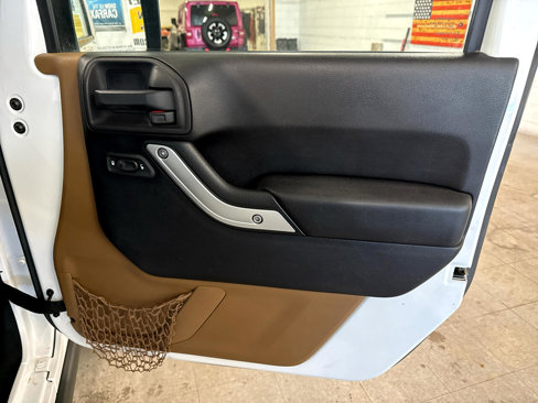 Used 2015 Jeep Wrangler Unlimited Rubicon w/ Max Tow Package image 58