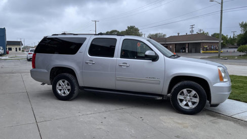 Used 2013 GMC Yukon XL SLT image 3
