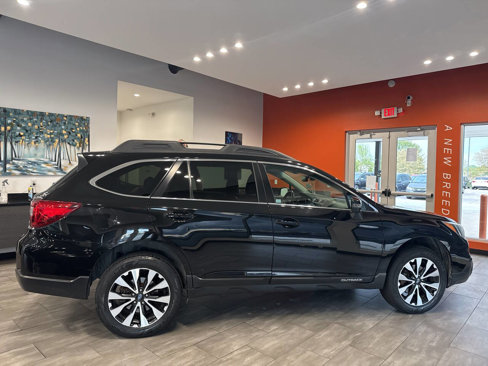 Used 2017 Subaru Outback 3.6R Limited image 11