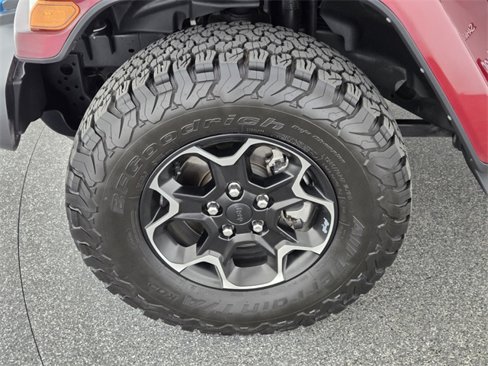 Used 2022 Jeep Wrangler Unlimited Sahara w/ Cold Weather Group image 9