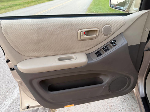 Used 2004 Toyota Highlander Limited image 11