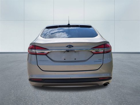 Used 2017 Ford Fusion SE image 4