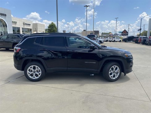 New 2025 Jeep Compass Latitude image 9