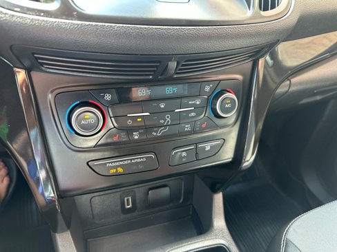 Used 2018 Ford Escape SE w/ SE SYNC Package image 16