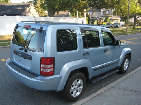 Used 2012 Jeep Liberty Sport image 5