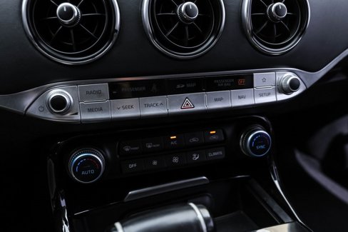 Used 2018 Kia Stinger Premium image 30