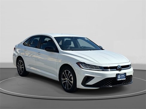 Used 2025 Volkswagen Jetta Sport image 3
