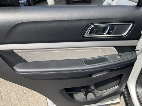 Used 2017 Ford Explorer XLT w/ Equipment Group 202A image 22