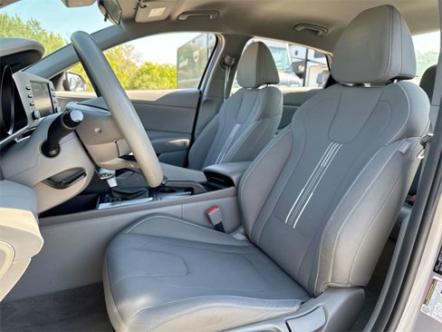 Used 2023 Hyundai Elantra SEL image 11