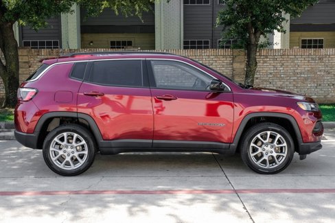 Used 2022 Jeep Compass Latitude image 14