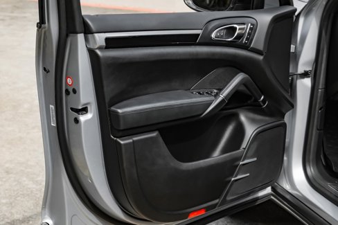 Used 2016 Porsche Cayenne S image 44